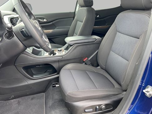 Used 2023 GMC Acadia SLE w/ Driver Convenience Package image 26