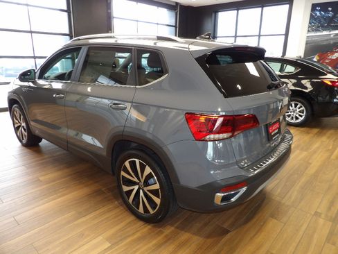 Used 2023 Volkswagen Taos SE w/ Panoramic Sunroof Package AWD/4WD image 8