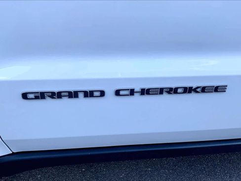 Used 2019 Jeep Grand Cherokee Limited AWD/4WD image 10