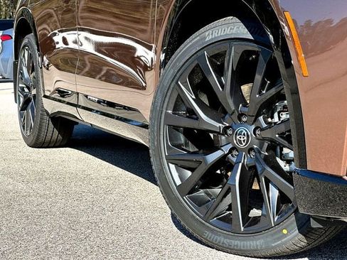 New 2026 Toyota Crown Signia image 2