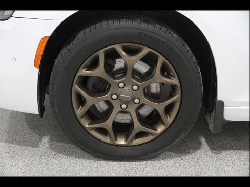 Used 2016 Chrysler 300 S w/ 300S Premium Group image 24