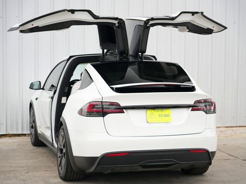 Used 2022 Tesla Model X image 52
