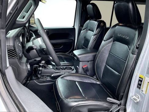 Used 2023 Jeep Wrangler Sahara image 11
