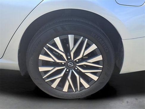 Used 2024 Nissan Altima 2.5 SV image 23