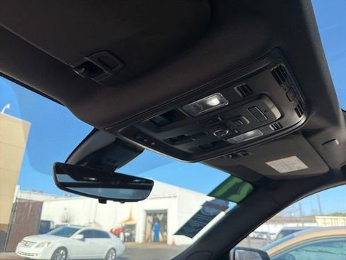 Used 2021 GMC Yukon Denali w/ Denali Premium Package image 25