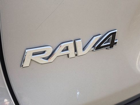 Used 2022 Toyota RAV4 LE AWD/4WD image 24