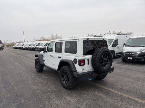 Used 2024 Jeep Wrangler Unlimited image 3