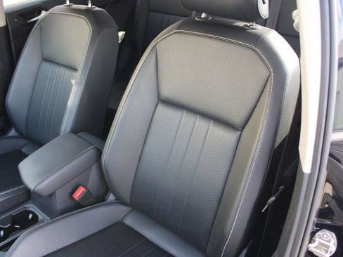 Used 2022 Volkswagen Tiguan SE FWD image 18