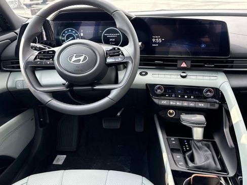 New 2025 Hyundai Elantra Limited image 2