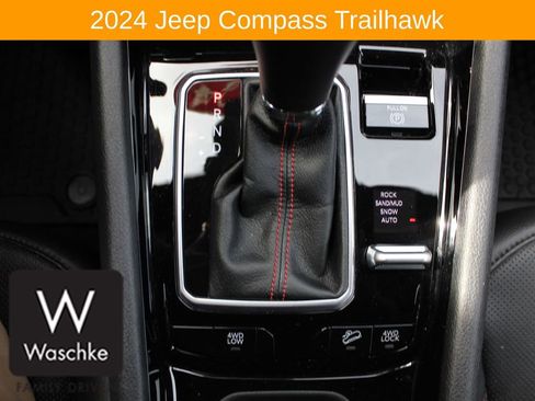 Used 2024 Jeep Compass Trailhawk w/ Trailhawk Elite Group image 30