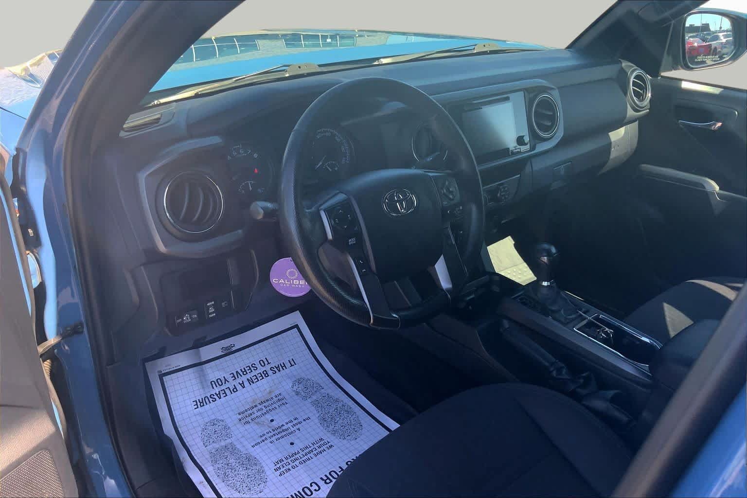 Used 2019 Toyota Tacoma TRD Off-Road w/ Technology Package AWD/4WD image 17