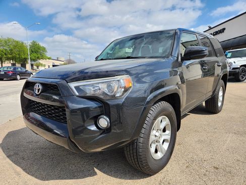 Used 2017 Toyota 4Runner SR5 image 1