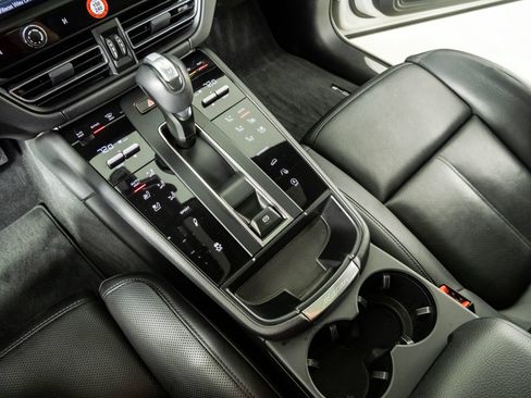 Certified 2024 Porsche Macan S AWD/4WD image 18