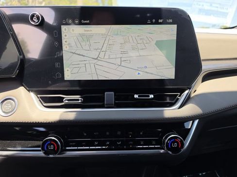 New 2026 Chevrolet Equinox LT w/ Convenience Package II FWD image 24
