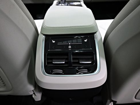 Used 2019 Volvo XC90 T6 Momentum w/ Advanced Package AWD/4WD image 31
