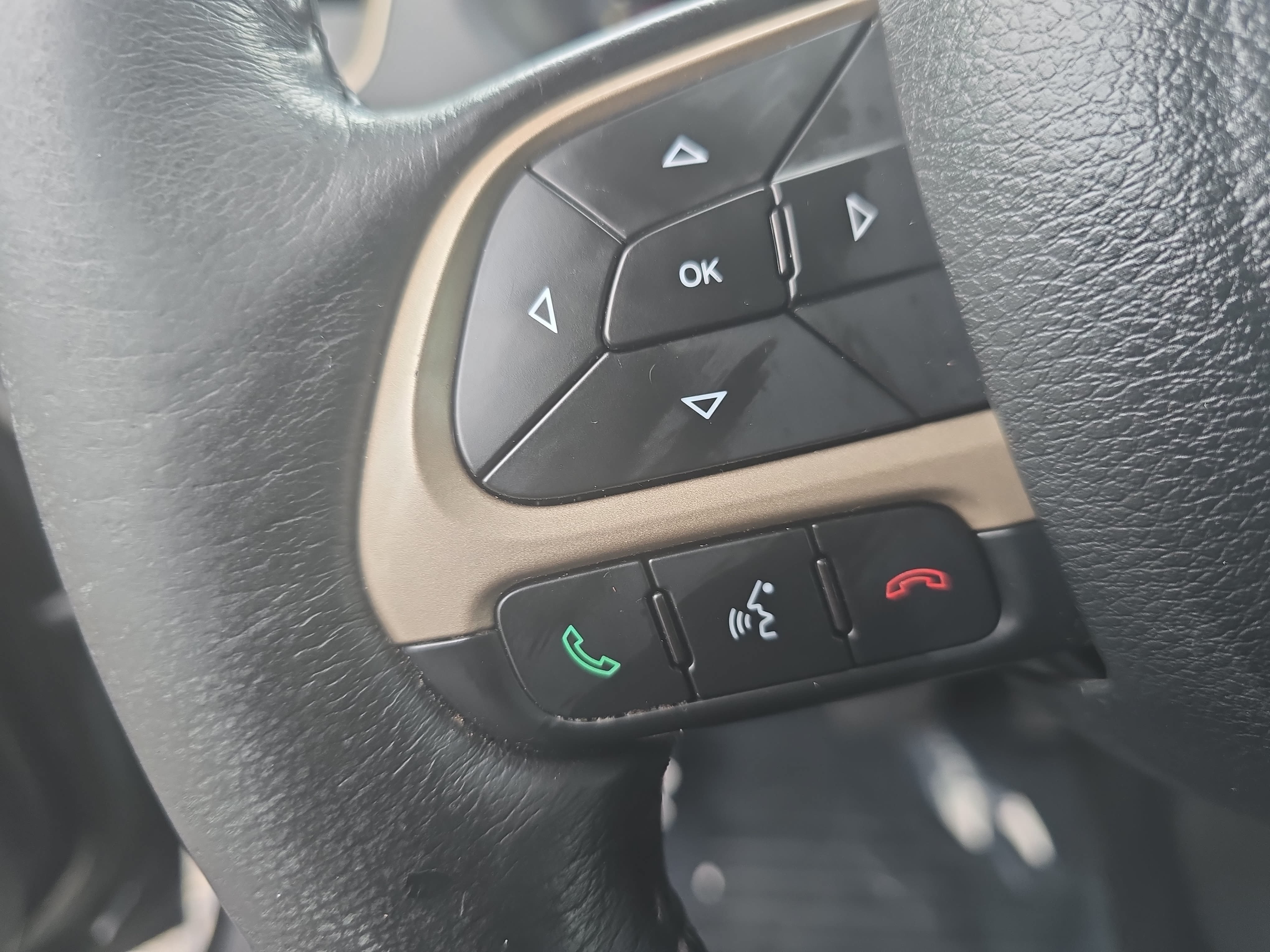 Used 2016 Jeep Renegade 75th Anniversary FWD image 16