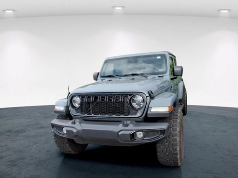Used 2024 Jeep Gladiator Sport AWD/4WD image 5