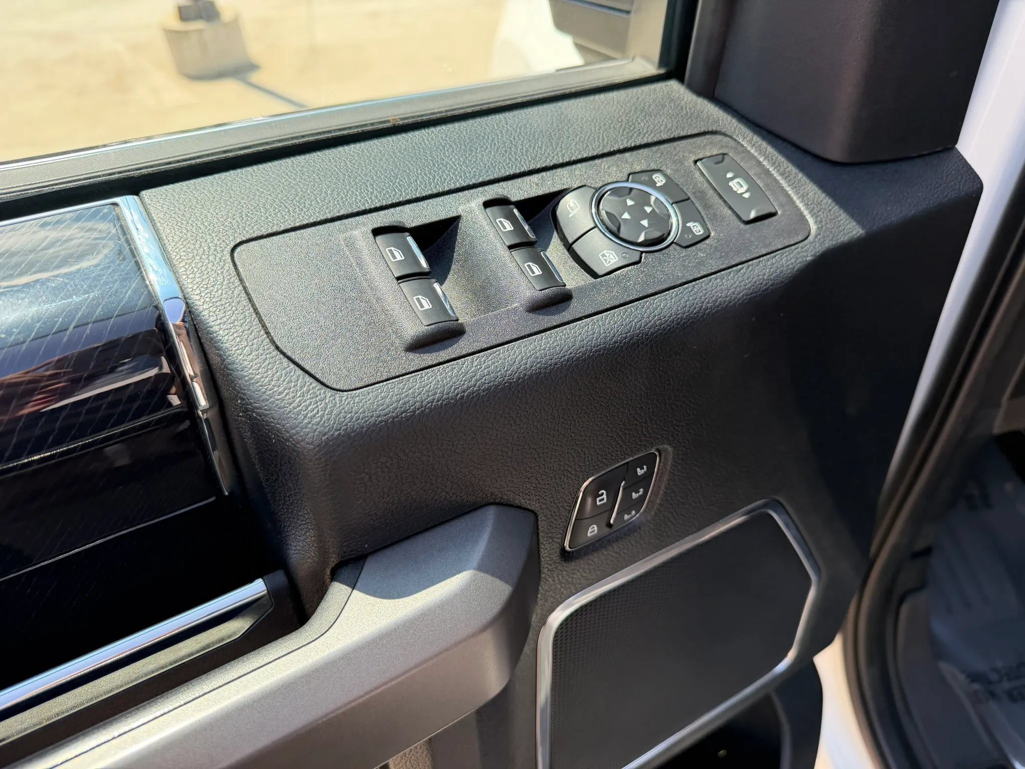 Used 2020 Ford F350 Platinum w/ FX4 Off-Road Package AWD/4WD image 14