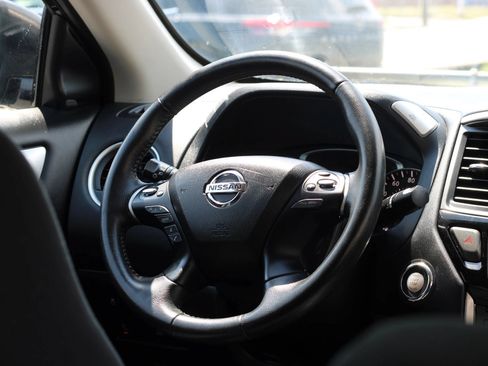 Used 2020 Nissan Pathfinder SV FWD image 14