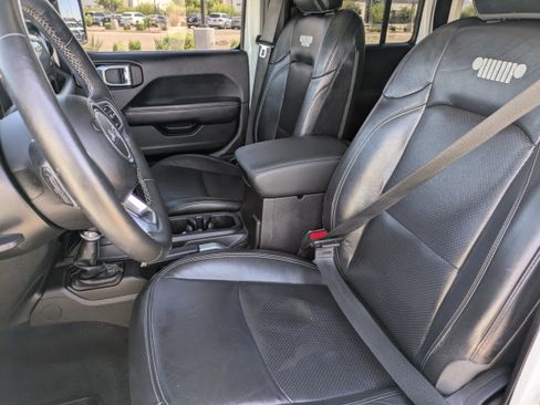 Used 2018 Jeep Wrangler Unlimited Sahara AWD/4WD image 26