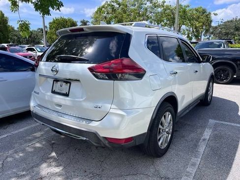 Used 2018 Nissan Rogue SV w/ Premium Package FWD image 8
