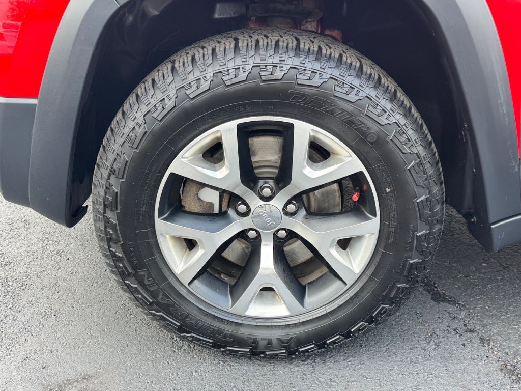 Used 2017 Jeep Cherokee Trailhawk w/ Trailer Tow Group AWD/4WD image 9