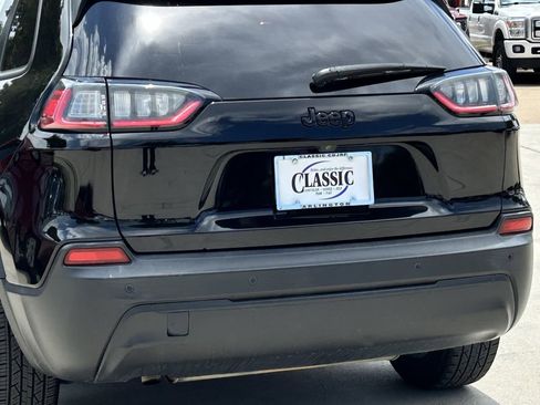Used 2021 Jeep Cherokee Latitude Plus FWD image 6
