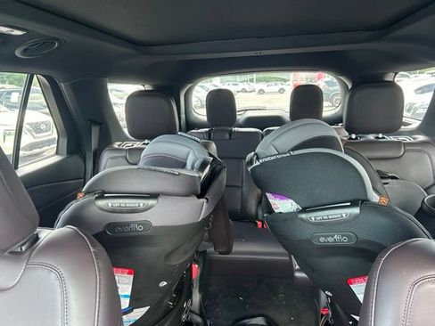 Used 2025 Ford Explorer Platinum RWD image 37