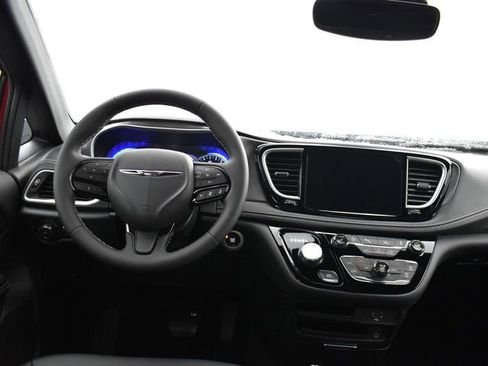 New 2026 Chrysler Pacifica Select image 33