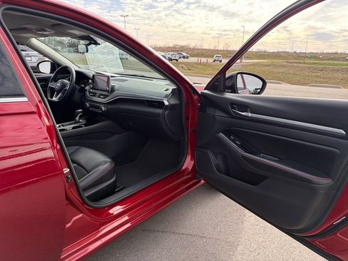 Used 2024 Nissan Altima 2.5 SR image 31
