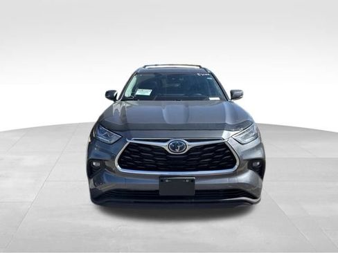 Used 2023 Toyota Highlander Limited image 2