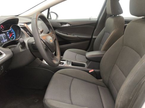 Used 2018 Chevrolet Cruze LT FWD image 17