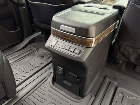 Used 2025 Toyota Sienna Platinum AWD/4WD image 16