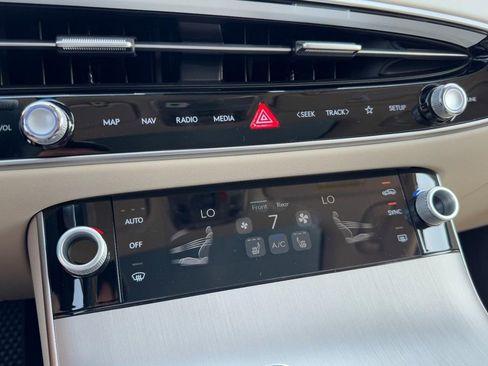 Used 2026 Genesis GV70 2.5T Select image 15