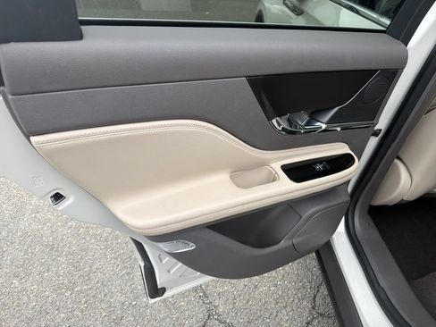 Certified 2023 Lincoln Corsair AWD w/ Equipment Group 101A image 12