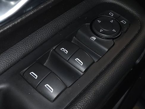 Used 2024 GMC Terrain SLE image 27