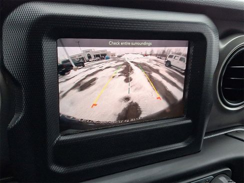 Used 2023 Jeep Wrangler Unlimited w/ Cold Weather Group image 17