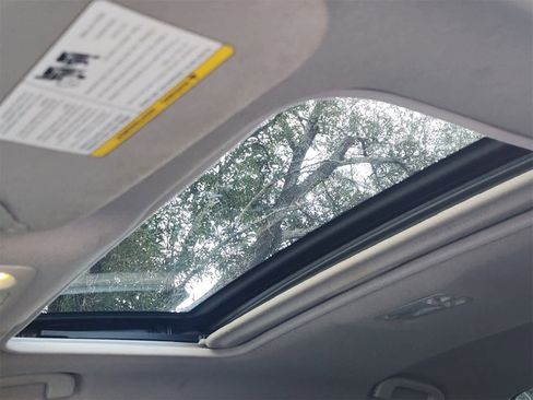 Used 2013 Nissan Sentra SR w/ Premium Pkg image 25