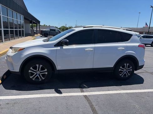 Used 2016 Toyota RAV4 LE FWD image 2