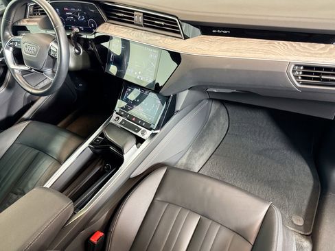 Used 2022 Audi e-tron Premium image 27