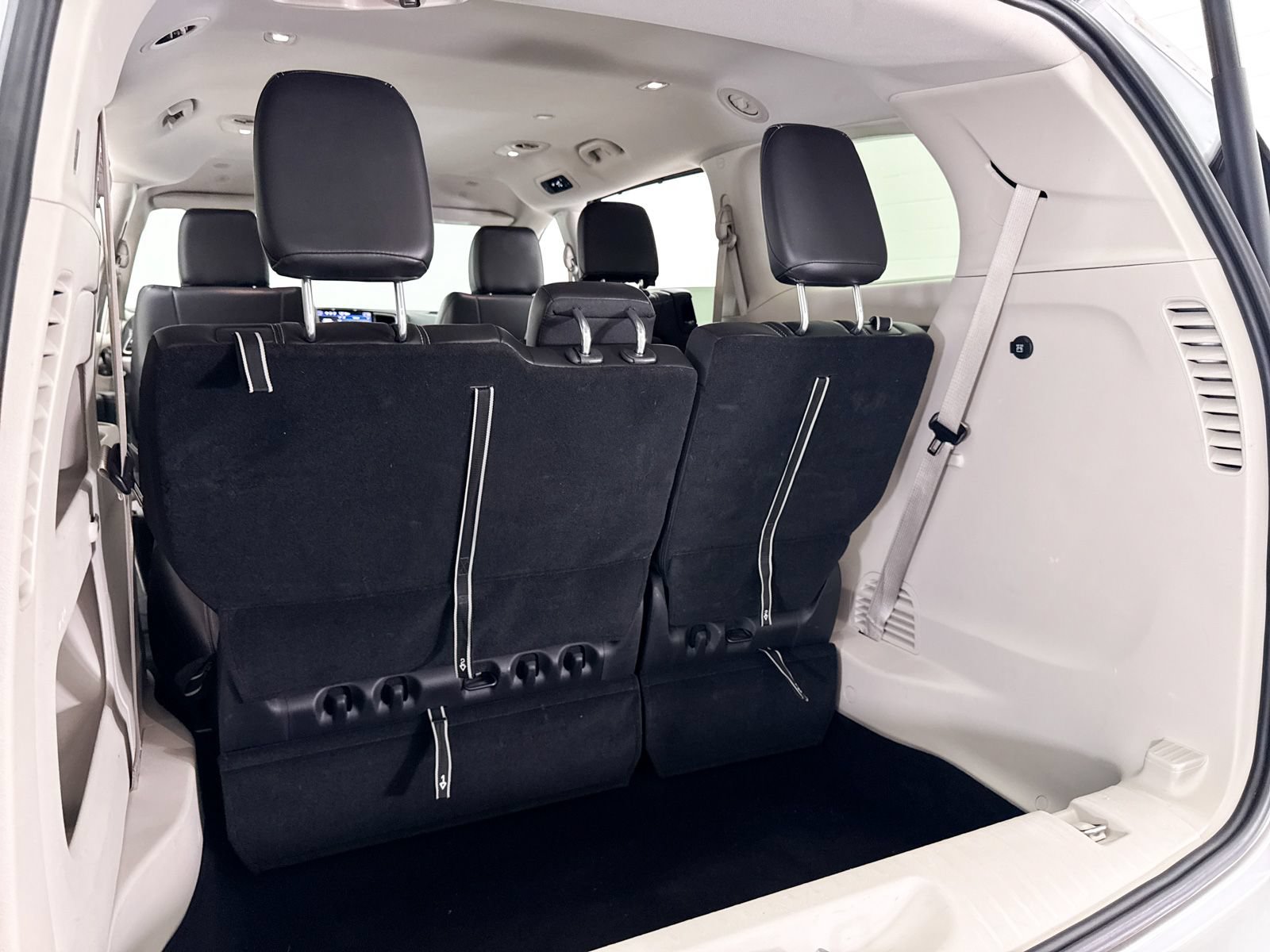 Used 2024 Chrysler Pacifica Touring-L FWD image 28