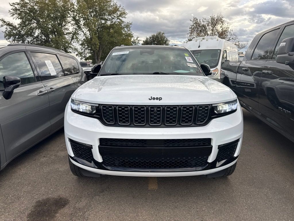 Used 2024 Jeep Grand Cherokee L Summit AWD/4WD image 4