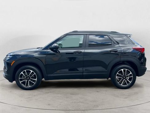Used 2025 Chevrolet TrailBlazer LT AWD/4WD image 2