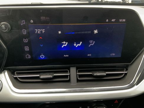 Used 2025 Chevrolet Trax LT w/ LT Convenience Package FWD image 38