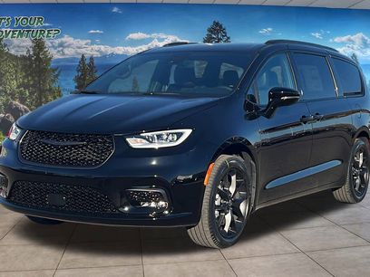 New 2026 Chrysler Pacifica Select