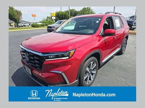 Used 2025 Honda Pilot Touring image 1
