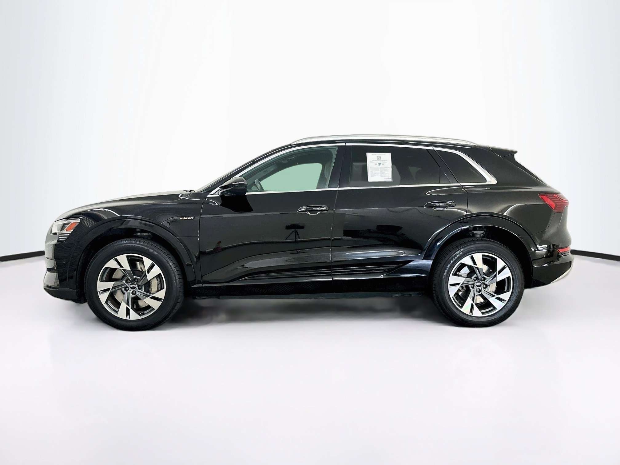 Used 2022 Audi e-tron Premium Plus AWD/4WD image 4