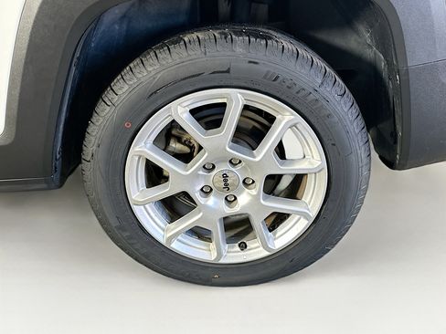 Used 2023 Jeep Renegade Latitude image 11