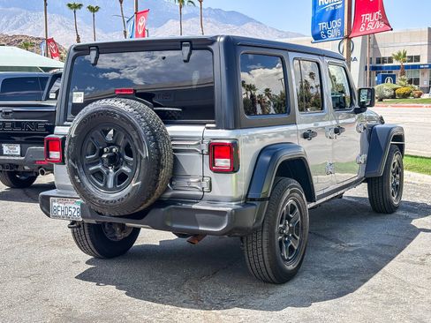 Used 2018 Jeep Wrangler Unlimited Sport AWD/4WD image 7