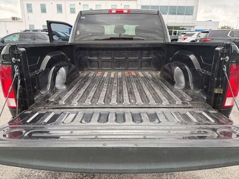 Used 2017 RAM 1500 Express AWD/4WD image 8